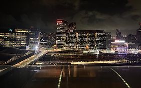 Melbourne City Abode - 15Th Floor Skyline Views, Heated Indoor Pool, 1 Bedroom, 1 Sofa-Bed Living Room, Balcony, Kitchen, Bath, Sauna & Gym - 60 Sqm Of Suite Like Space